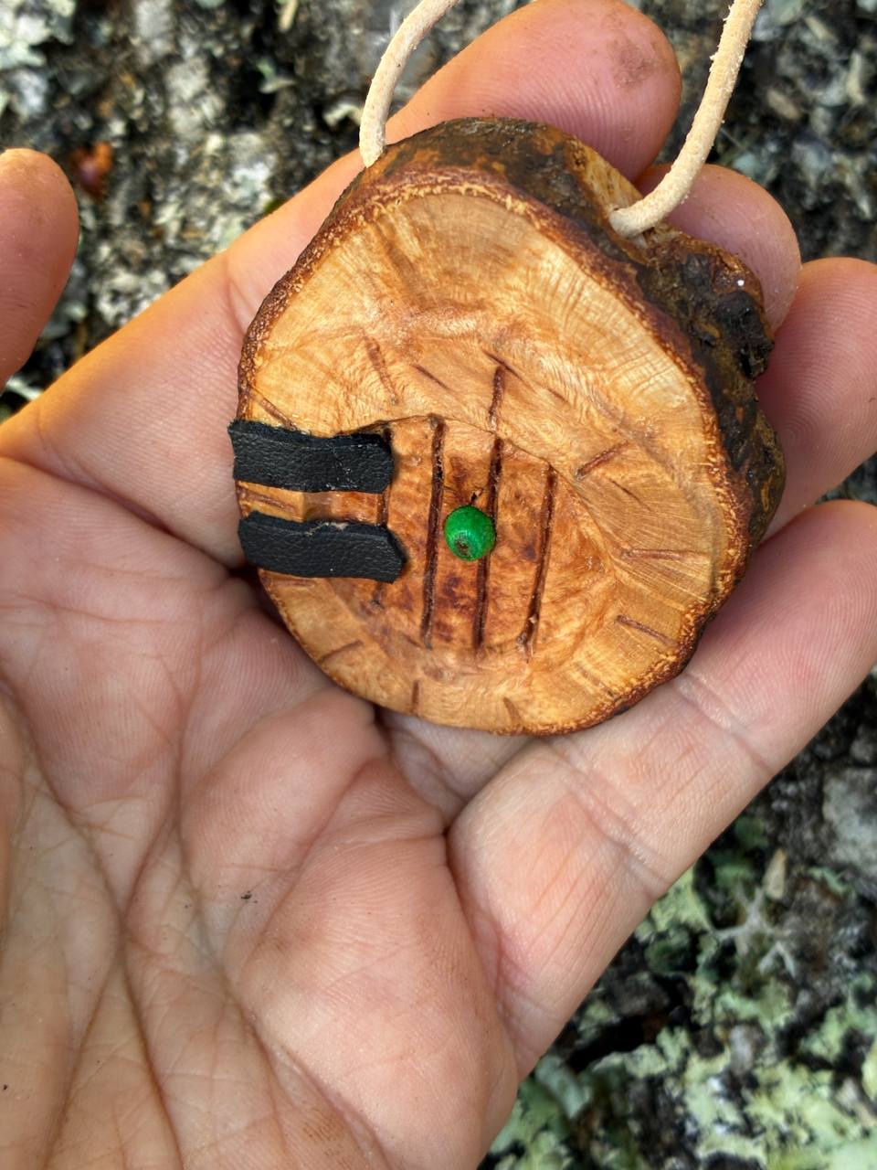 Hobbit Tür aus Baumperle