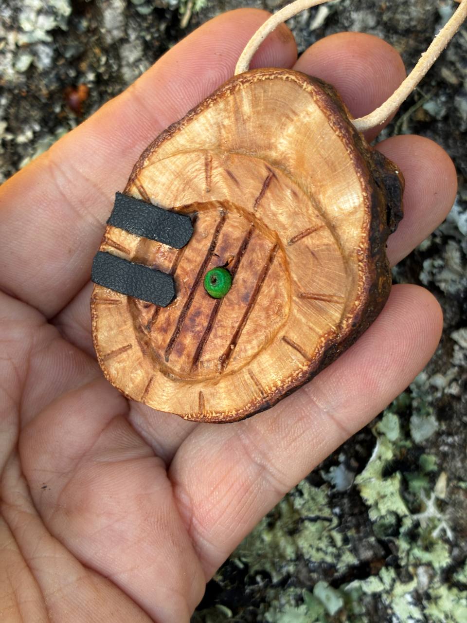 Hobbit Tür aus Baumperle