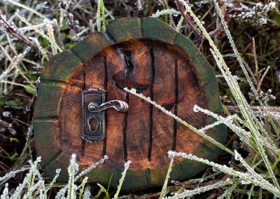 Hobbittür mit Türklinke aus Baumperle