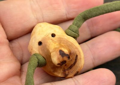 Wickelarmband mit Baumperlen Wichtel