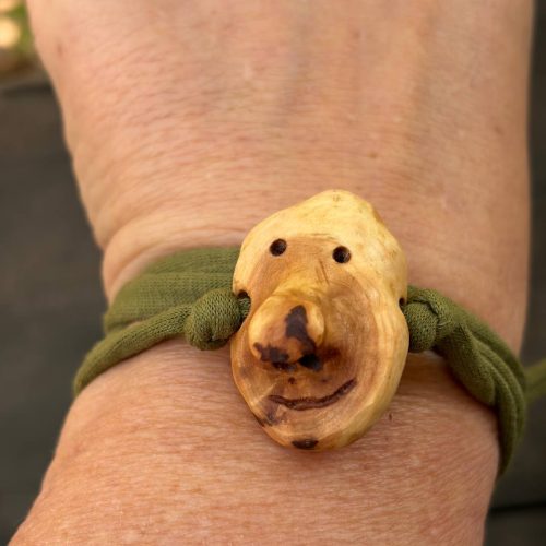 Wickelarmband mit Baumperlen Wichtel