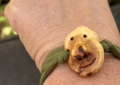 Wickelarmband mit Baumperlen Wichtel