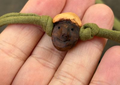 Wickelarmband mit Baumperlen Wichtel