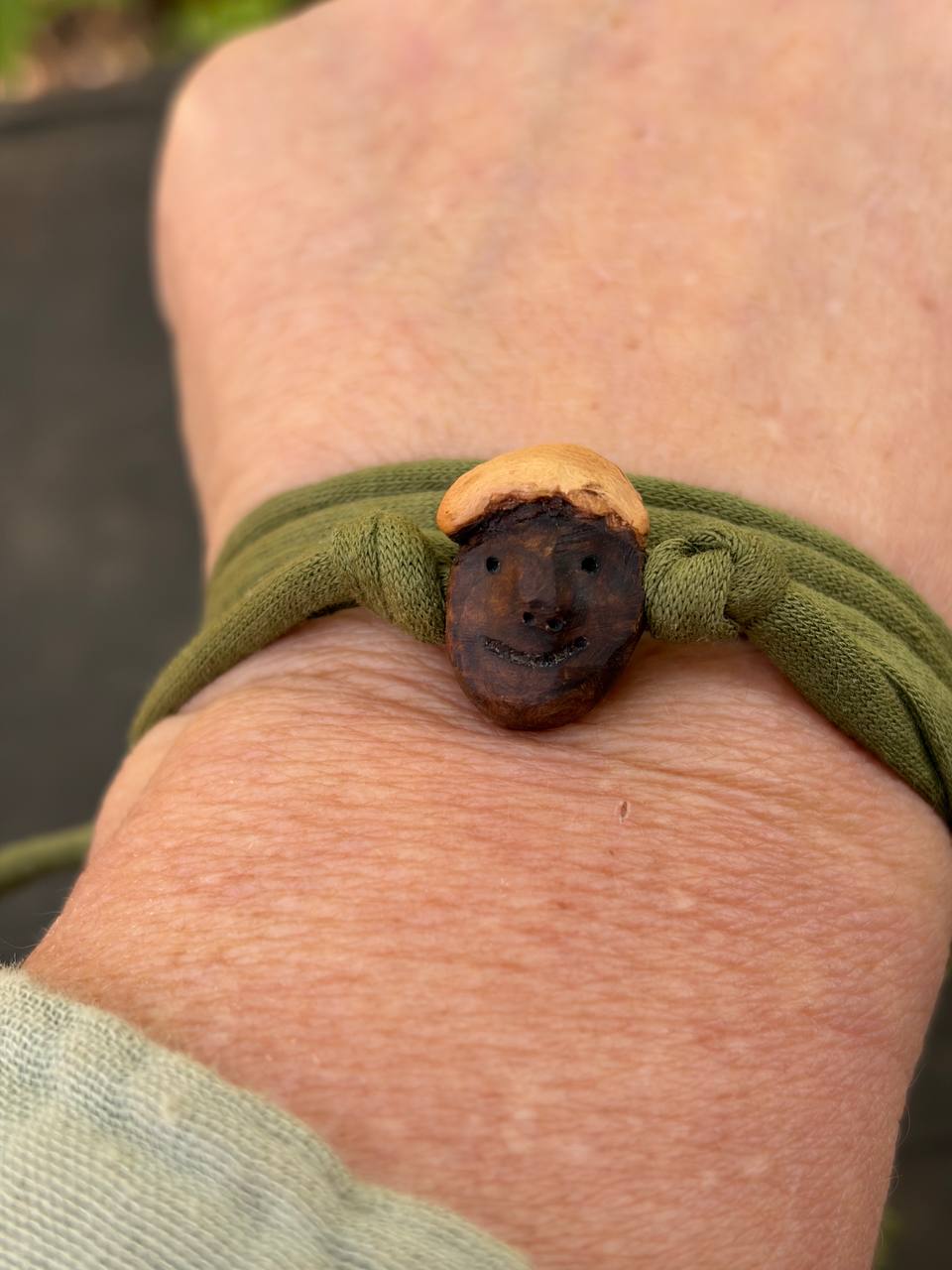 Wickelarmband mit Baumperlen Wichtel