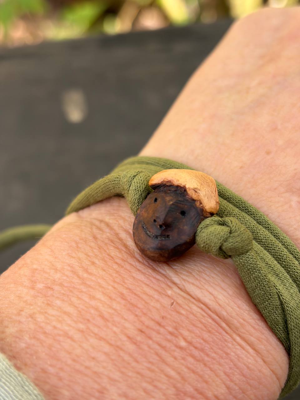 Wickelarmband mit Baumperlen Wichtel