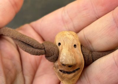 Wickelarmband mit Baumperlen Wichtel