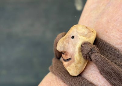 Wickelarmband mit Baumperlen Wichtel