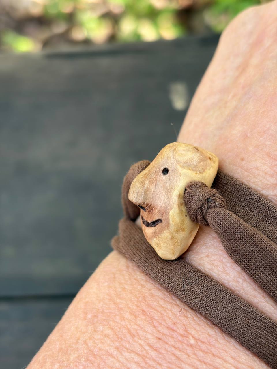 Wickelarmband mit Baumperlen Wichtel