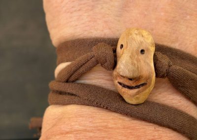 Wickelarmband mit Baumperlen Wichtel