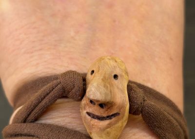 Wickelarmband mit Baumperlen Wichtel