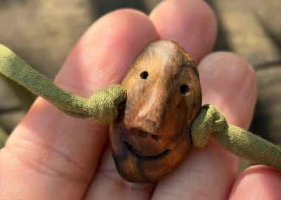 Wickelarmband mit Baumperlen Wichtel