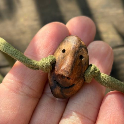 Wickelarmband mit Baumperlen Wichtel