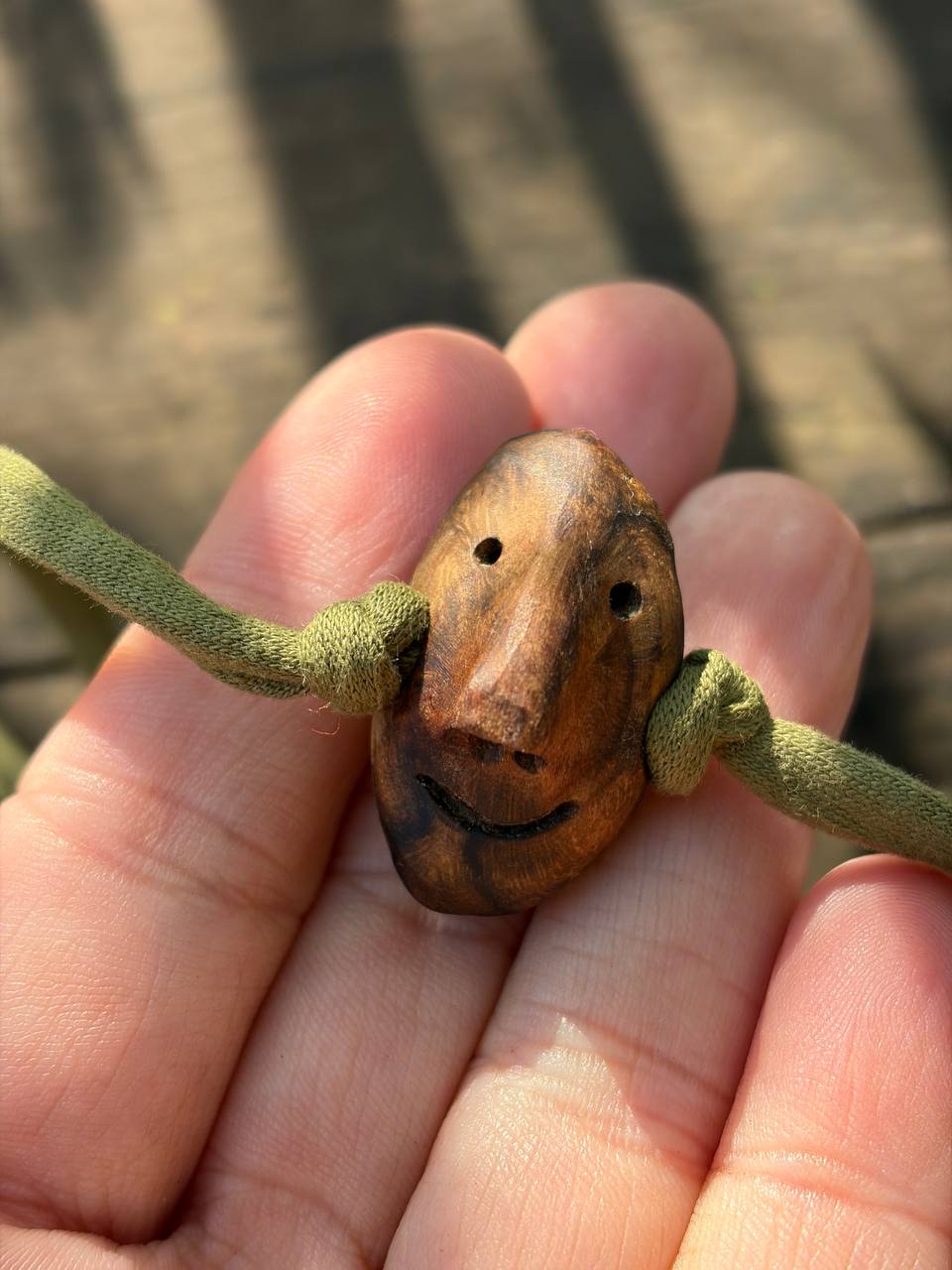 Wickelarmband mit Baumperlen Wichtel