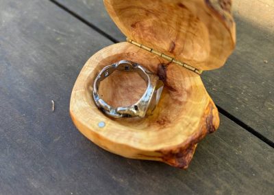 Schatulle für Ringe aus Baumperle