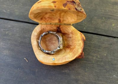 Schatulle für Ringe aus Baumperle