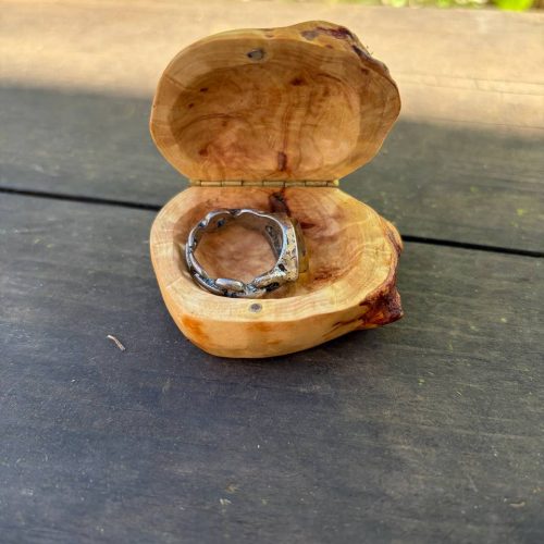 Schatulle für Ringe aus Baumperle