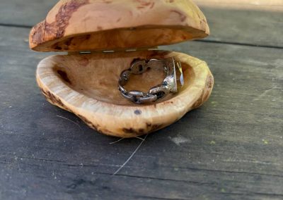 Schatulle für Ringe aus Baumperle