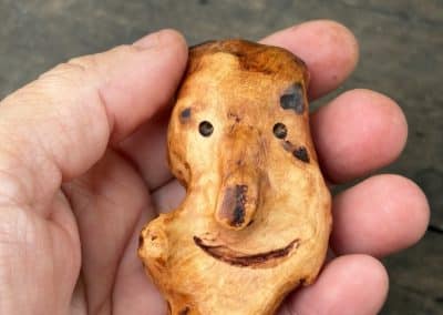 Handschmeichler aus Baumperle als Wichtel