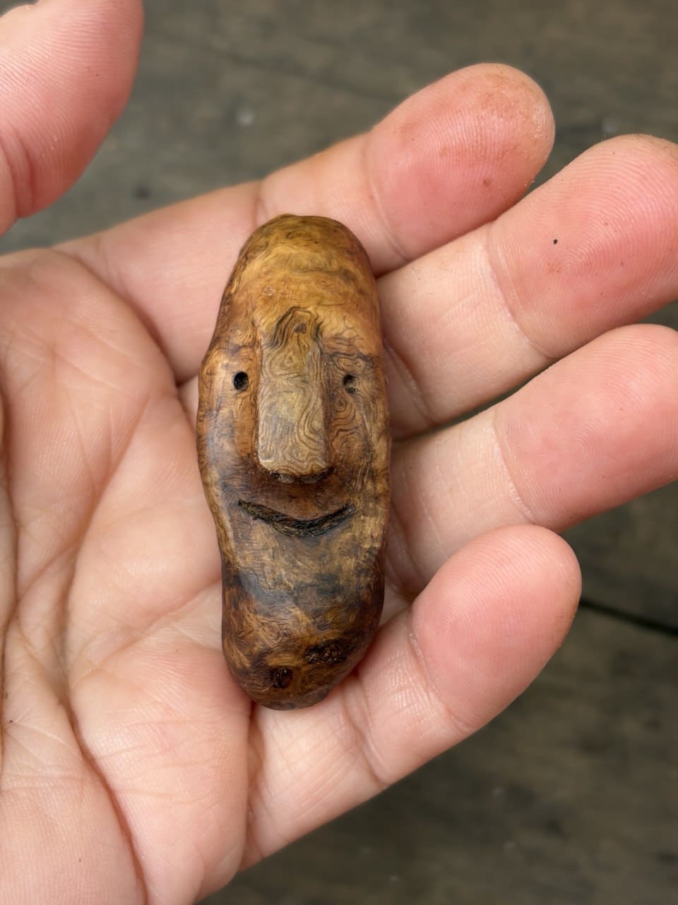 Handschmeichler aus Baumperle als Wichtel